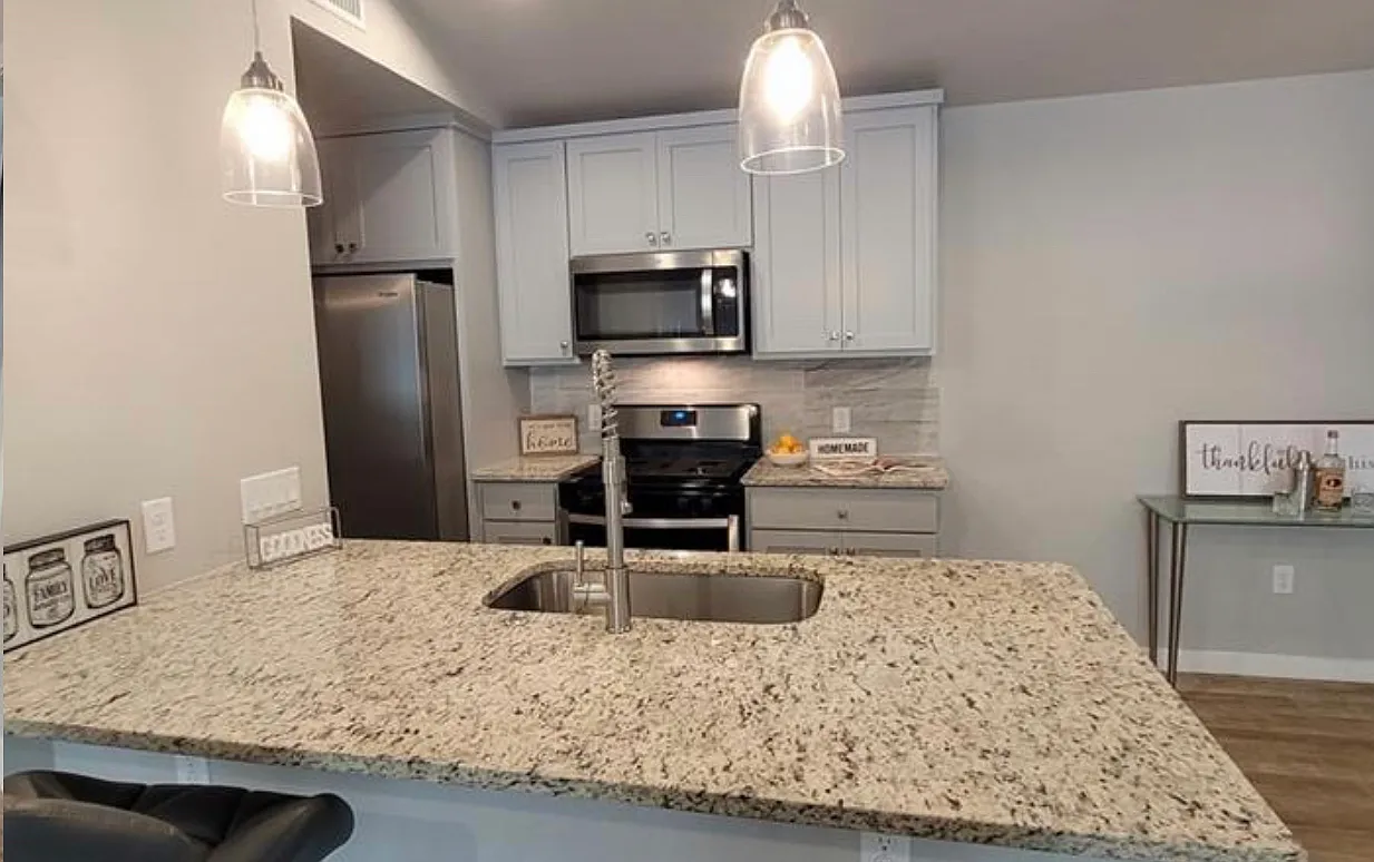 3 bed, 1051 sqft, $1,698 — Photo 1