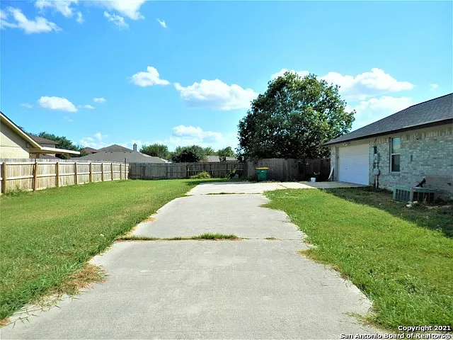 3 bed, 2.0 bath, 1389 sqft, $1,695 — Photo 3