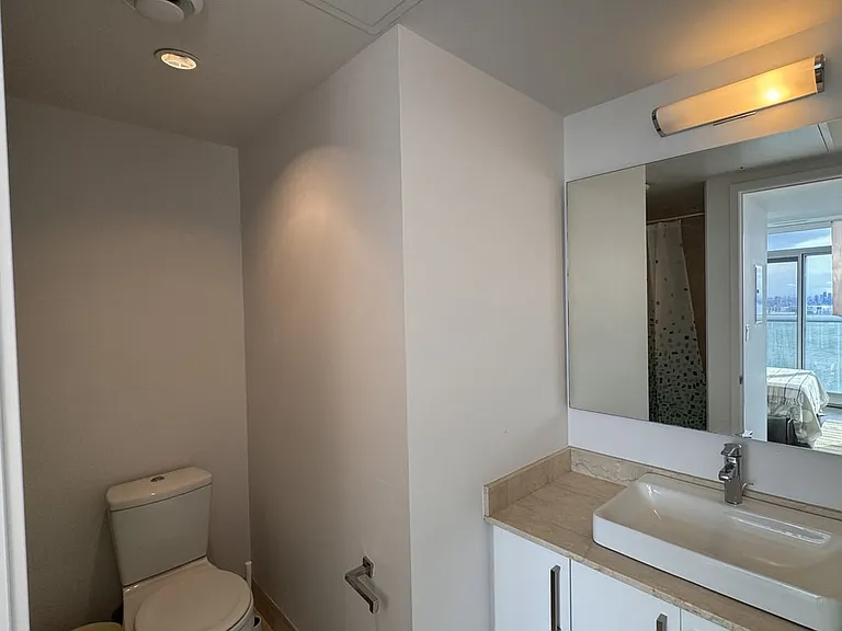 12 York St #1404B — Photo 4