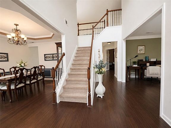 4th image of 110 Northlake Trl