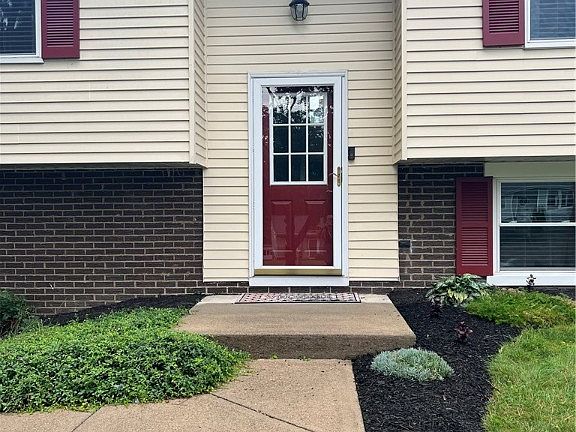 4th image of 111 W Crestridge Dr