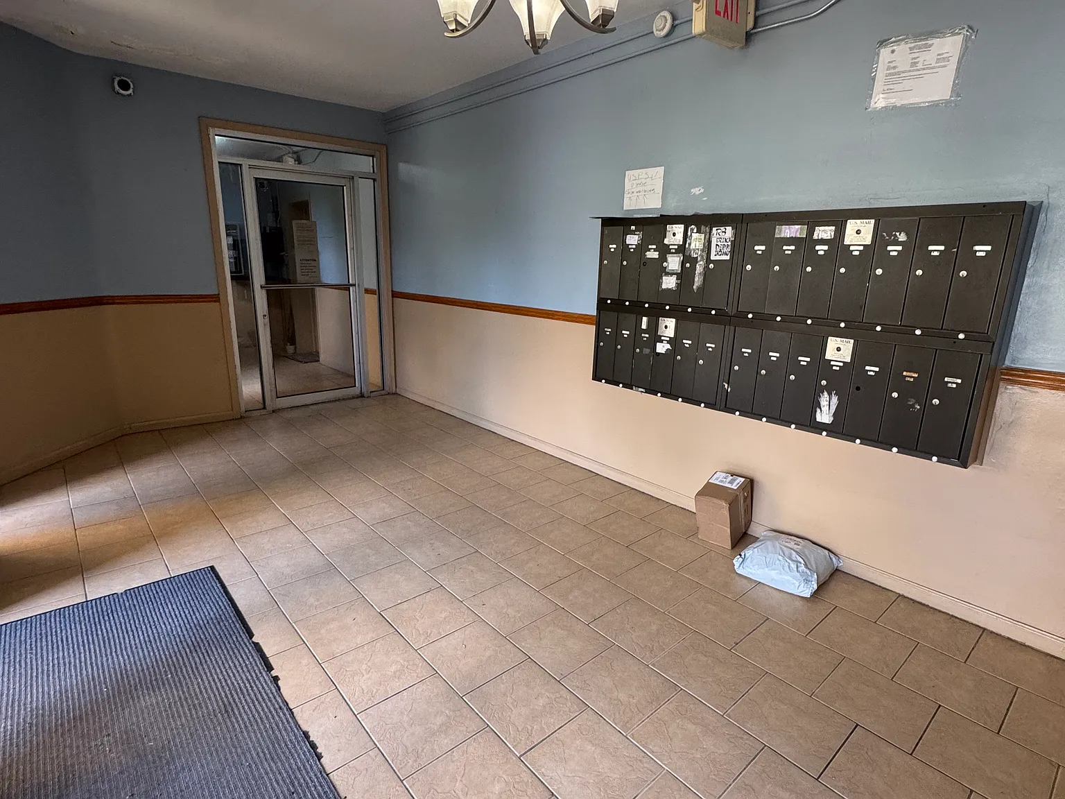 3 bed, 1100 sqft, $1,989 — Photo 2