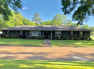 40 Oak Dr, West Point, MS 39773