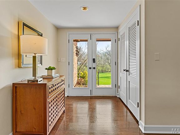 4th image of 233 S Warson Rd