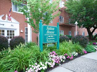 22 N Forest Ave APT 1B, Rockville Centre, NY 11570