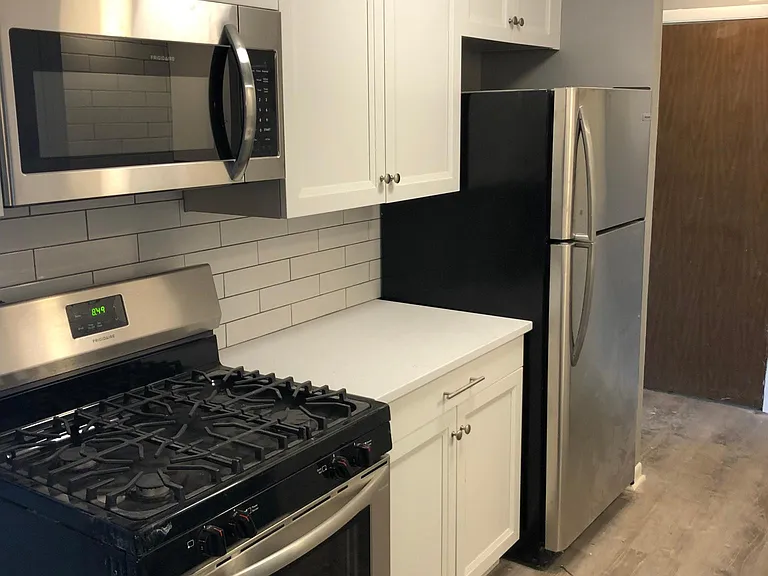 1441 Carriage Ln #4 — Photo 1