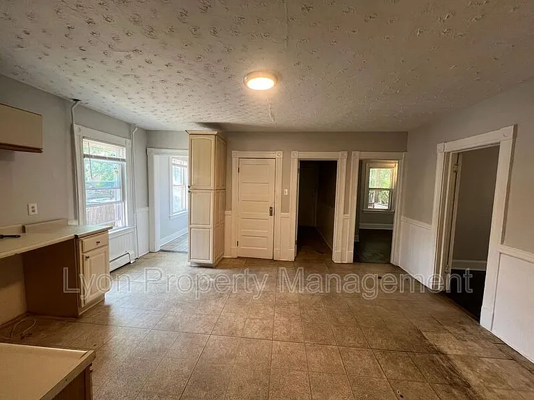 11 E Lawlor St #1 — Photo 6