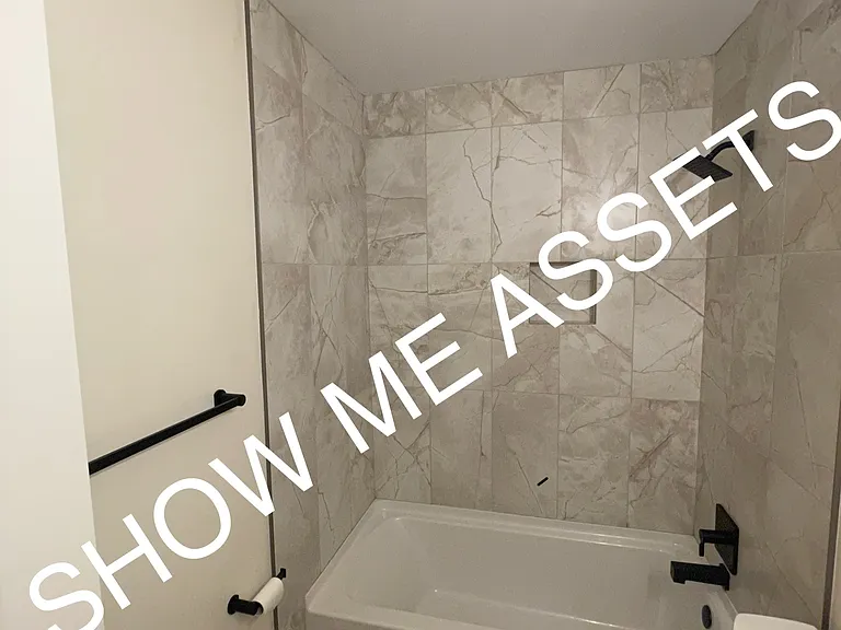 Bathtub tile surround