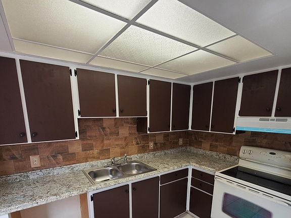 3rd image of 828 NE 5th St #0