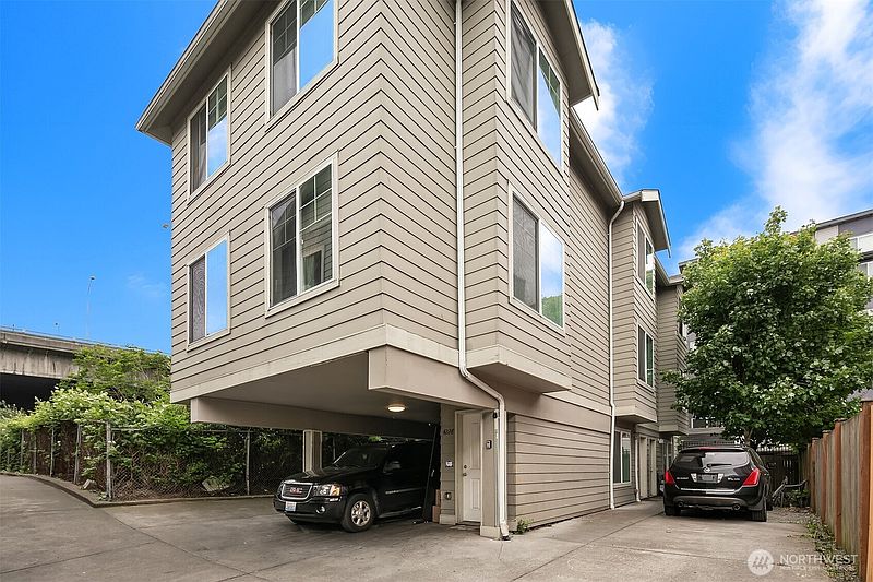 5th image of 4218 Pasadena Place NE