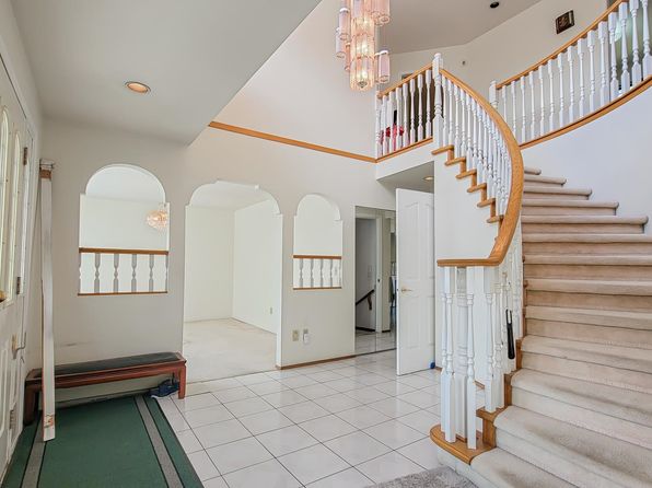 2931 Phillips Ave, Burnaby, BC V5A 2W4