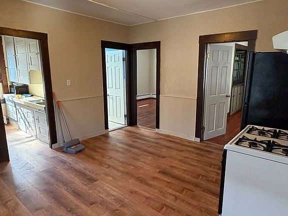 3rd image of 18 5th Ave Floor 2