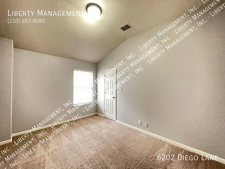 6202 Diego Ln — Photo 34