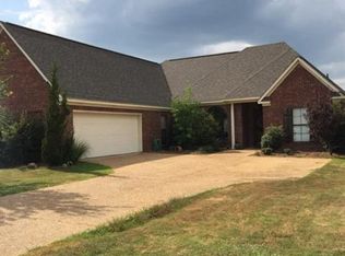 233 Clubview Cir, Pearl, MS 39208