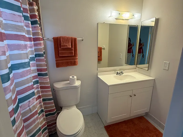 4911 York St #4 — Photo 7