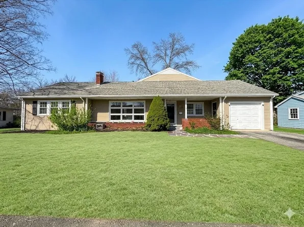 15 Alroy Rd, Weymouth, MA 02190