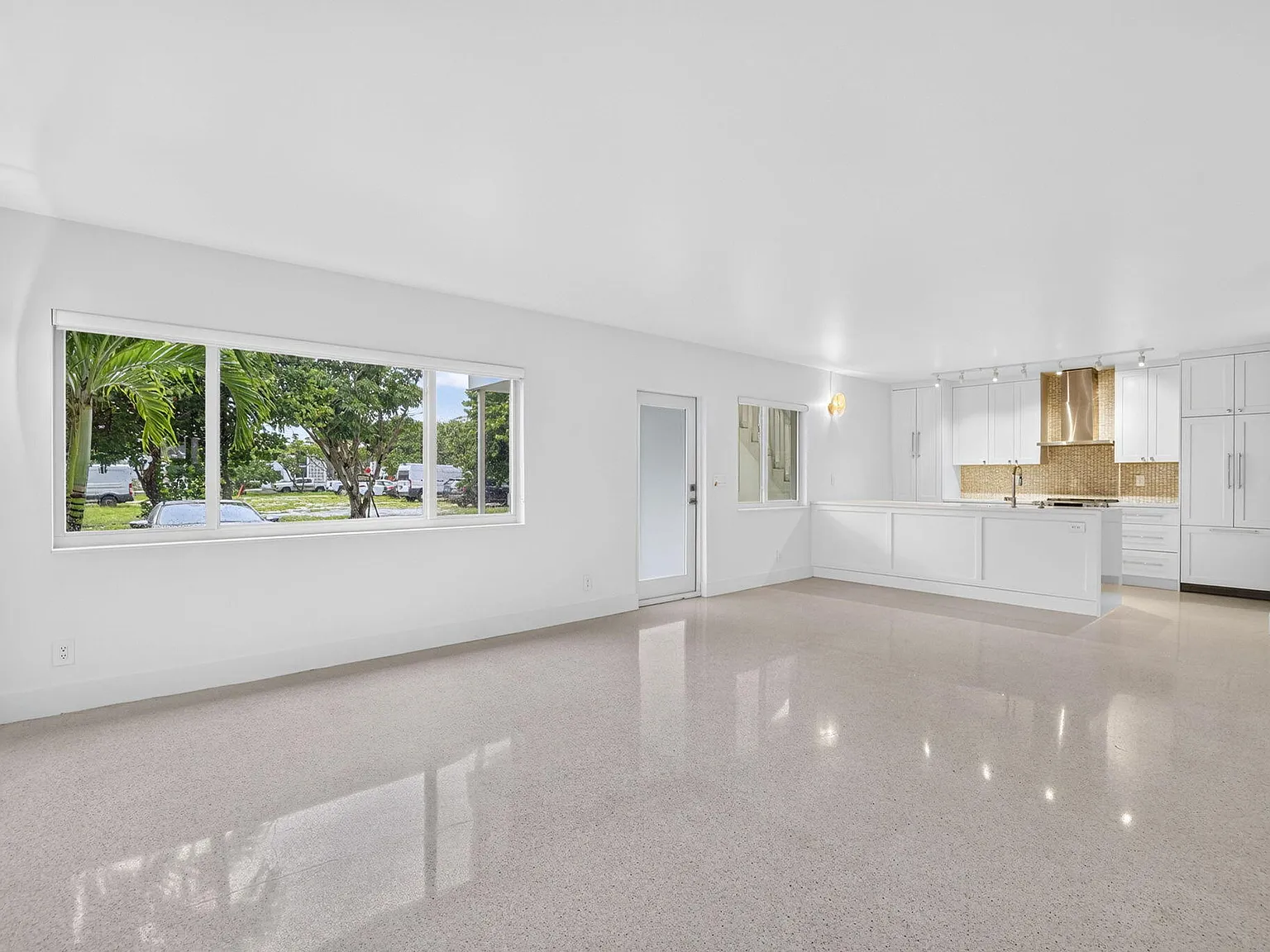 2 bed, 2.0 bath, 1367 sqft, $3,250 — Photo 3