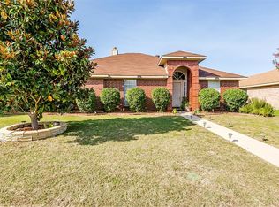 709 Crenshaw Dr, Cedar Hill, TX 75104