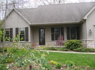 223 Shady Ridge Ct, Wrightstown, WI 54180