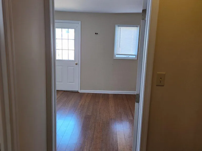 1110 S East Ave — Photo 8