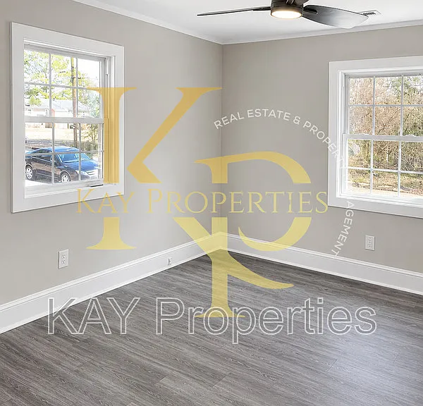 1200 E Holly St — Photo 6