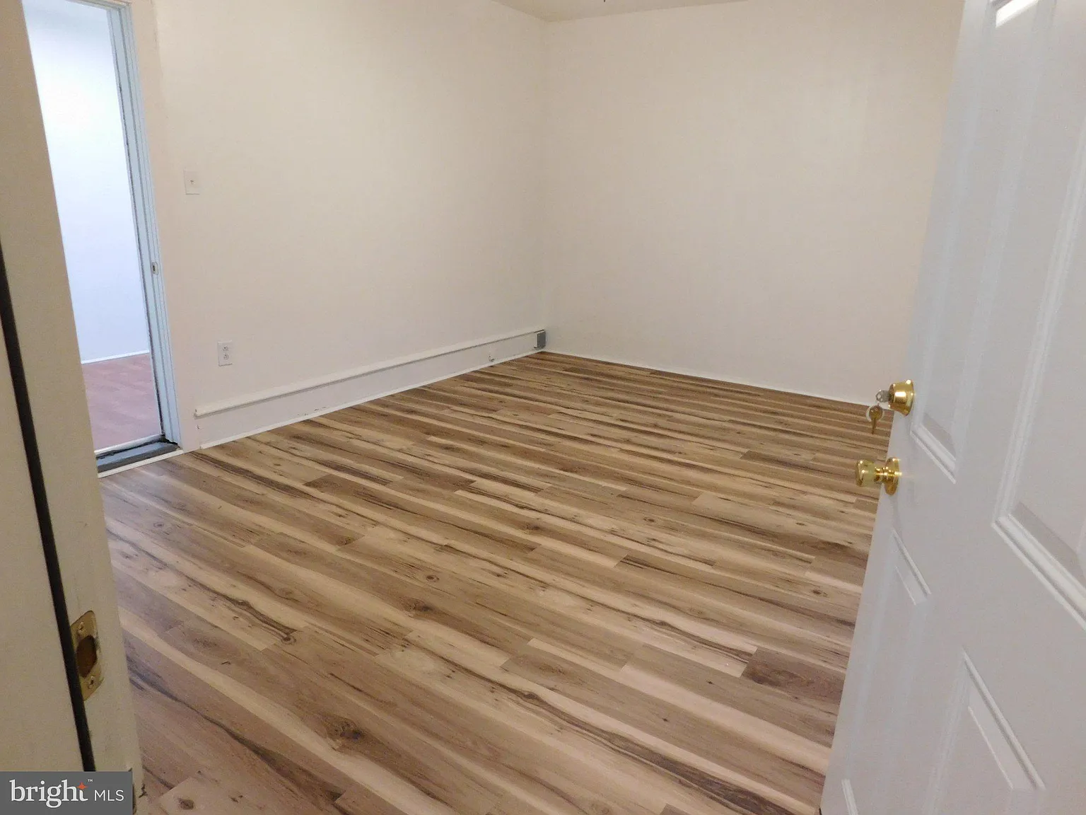 3 bed, 1.0 bath, 1700 sqft, $1,800 — Photo 3