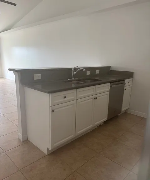 1910 SW 15th Pl — Photo 5