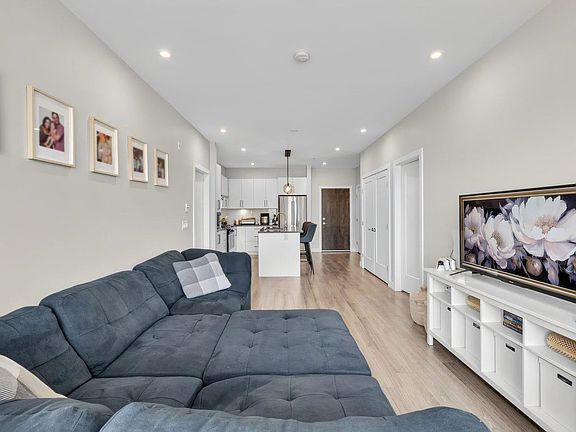 4th image of 15436 31st Ave #411