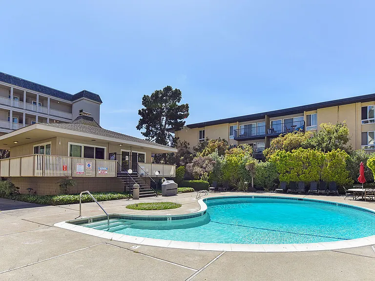 2465 Shoreline Dr — Photo 11
