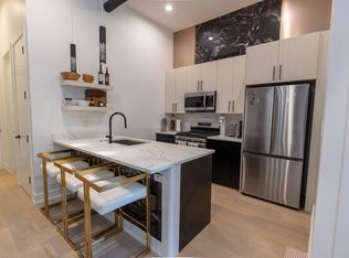 77 W Chestnut St #3B, Chicago, IL 60610