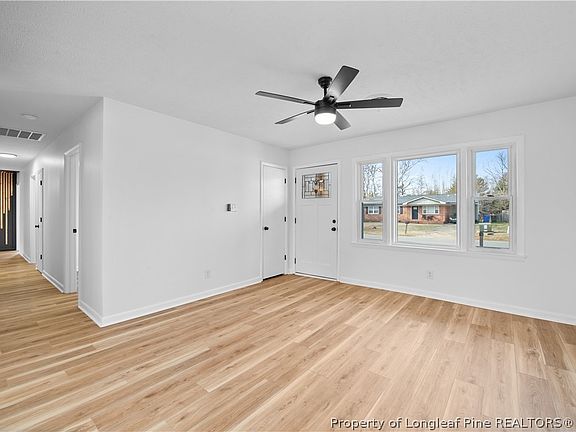 4th image of 1621 Grandview Dr