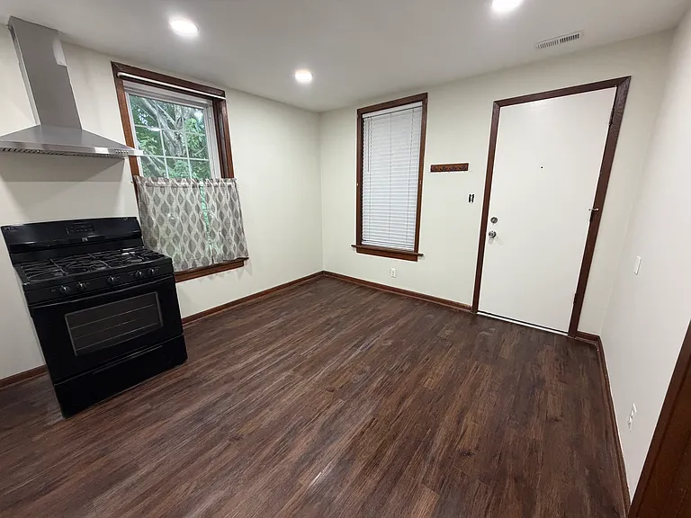 4107 S Archer Ave #1R — Photo 3