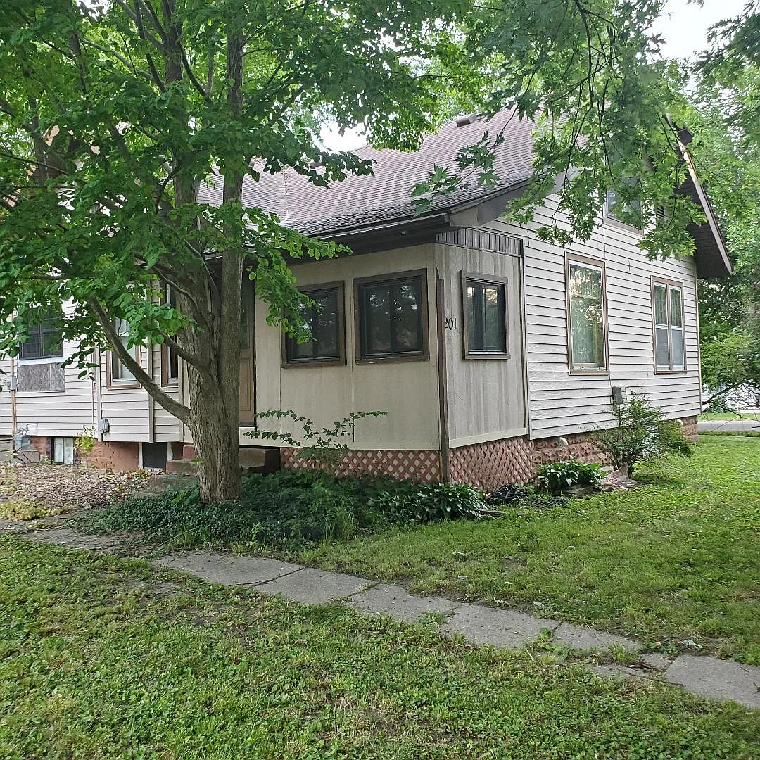 201 W Madison St photo 1