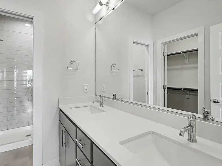 1606 N Hackberry St #102 — Photo 16