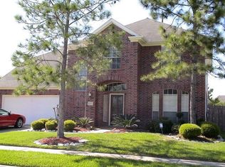 3812 Lake View Dr, Pearland, TX 77581