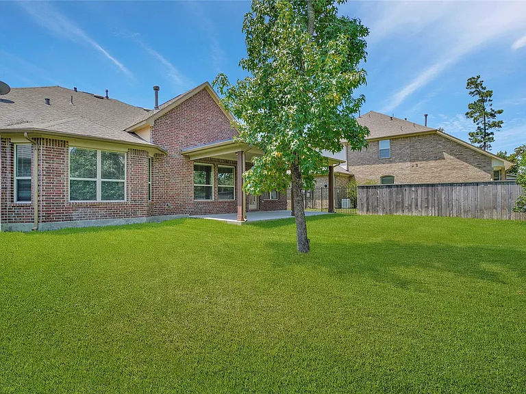 18 Garden Path Pl — Photo 37