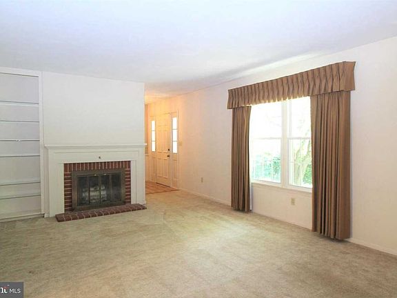 5th image of 1221 Mayberry Ln