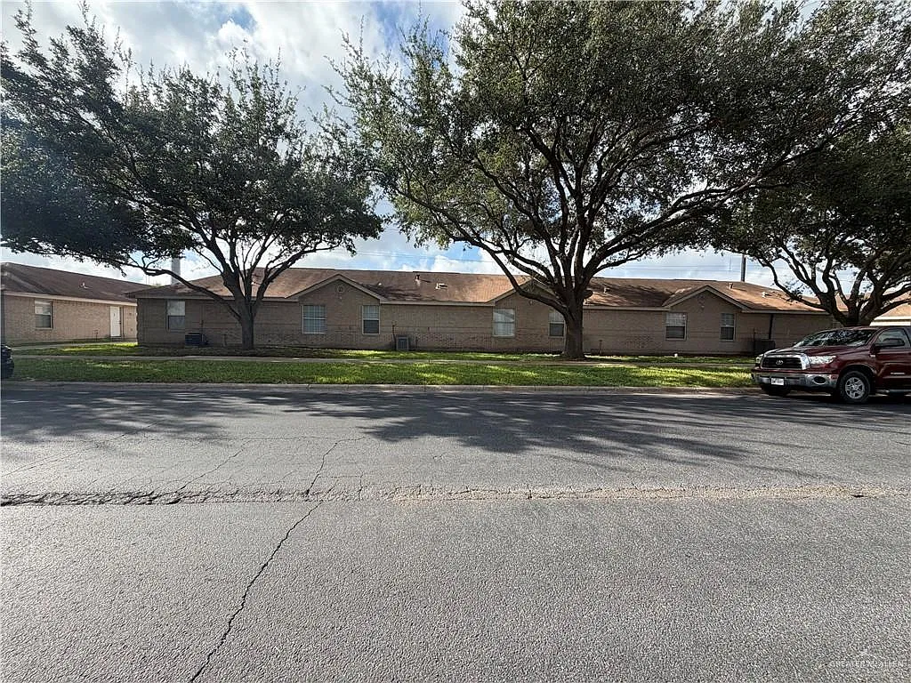 2 bed, 2.0 bath, 864 sqft, $825 — Photo 1
