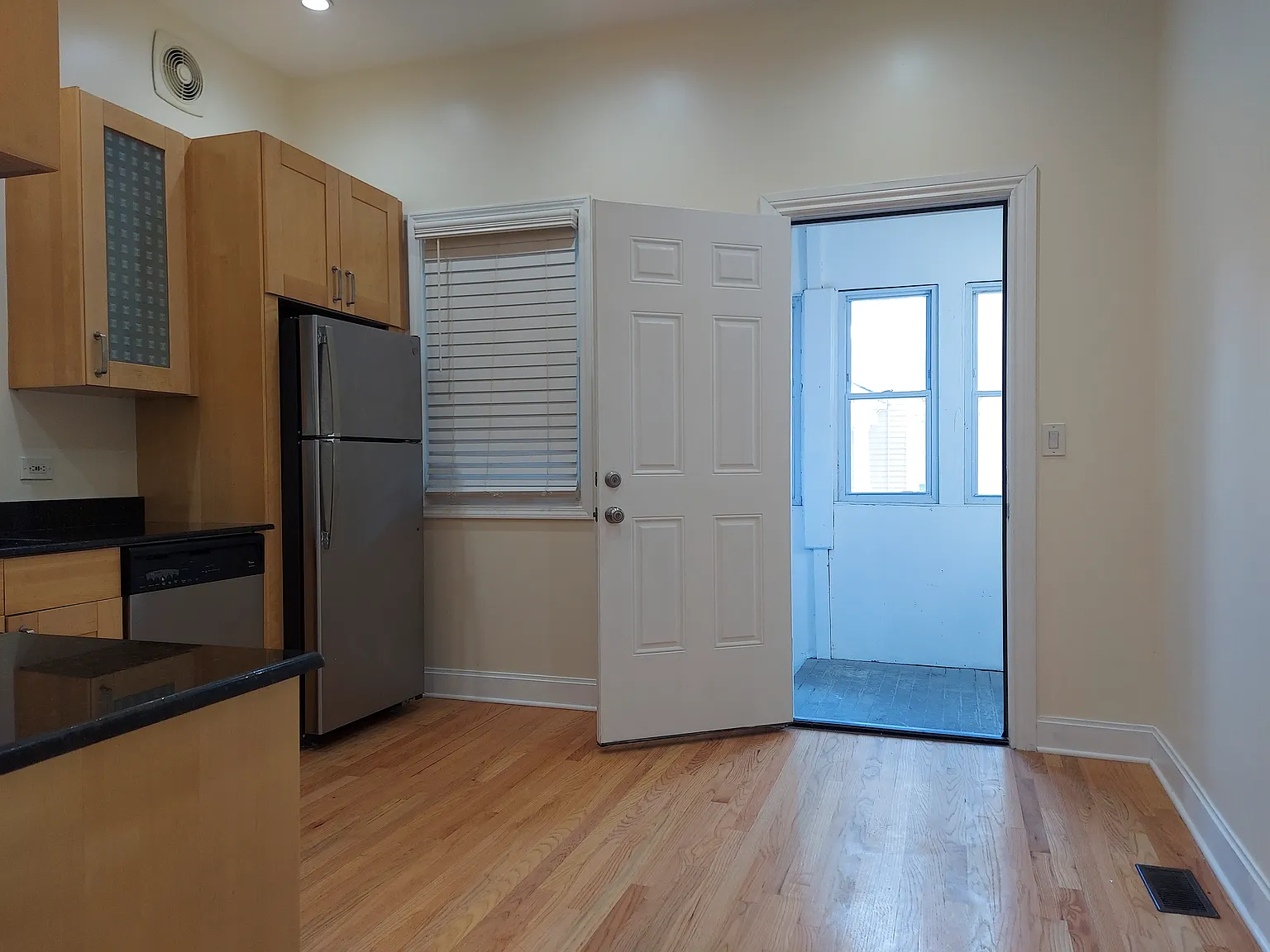 2 bed, 1.0 bath, $2,900 — Photo 2