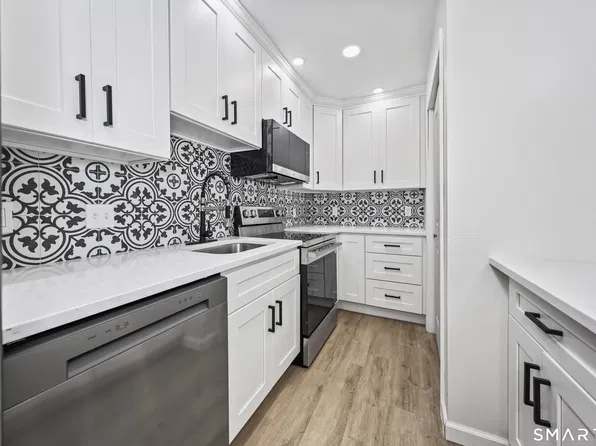 17 Wauwinet Court #17, Guilford, CT 06437