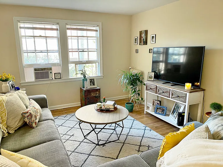 2861 Thornhill Rd — Photo 3