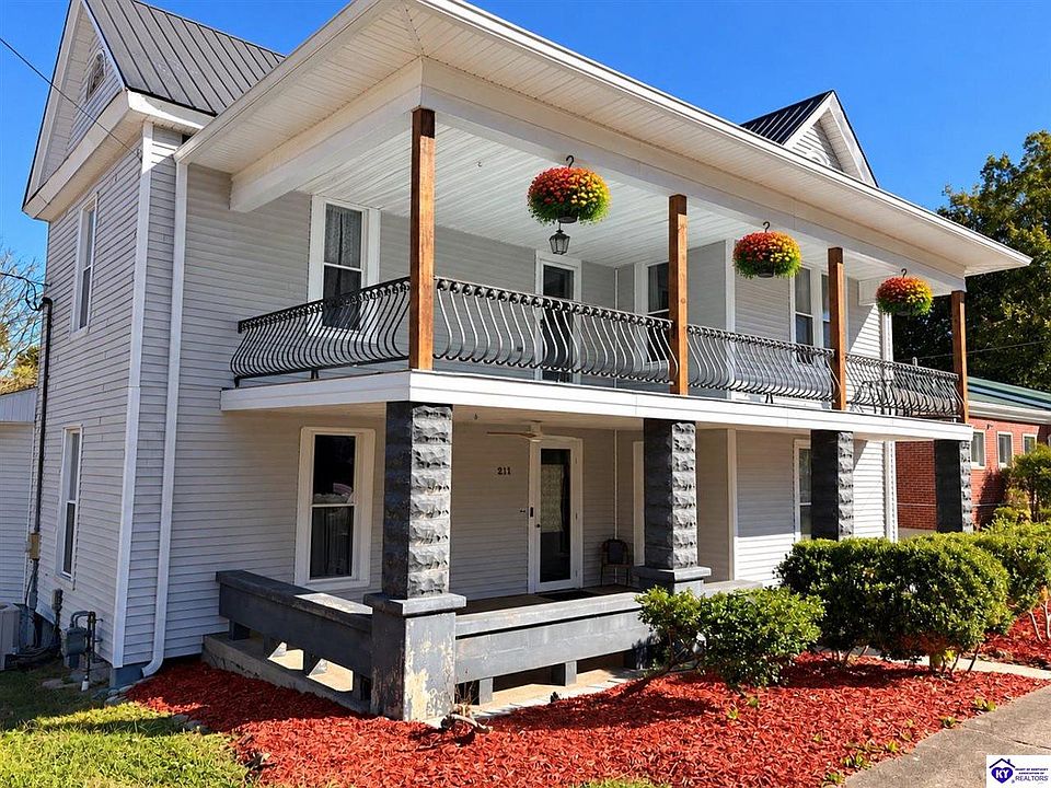 1st image of 211 E Main St