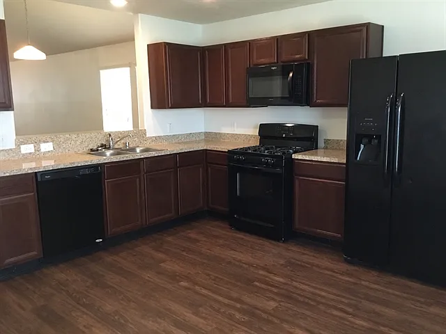 22 Mira Loma Dr — Photo 2