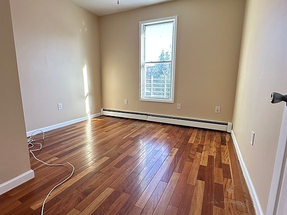 4th image of 1266 Findlay Ave Floor 2