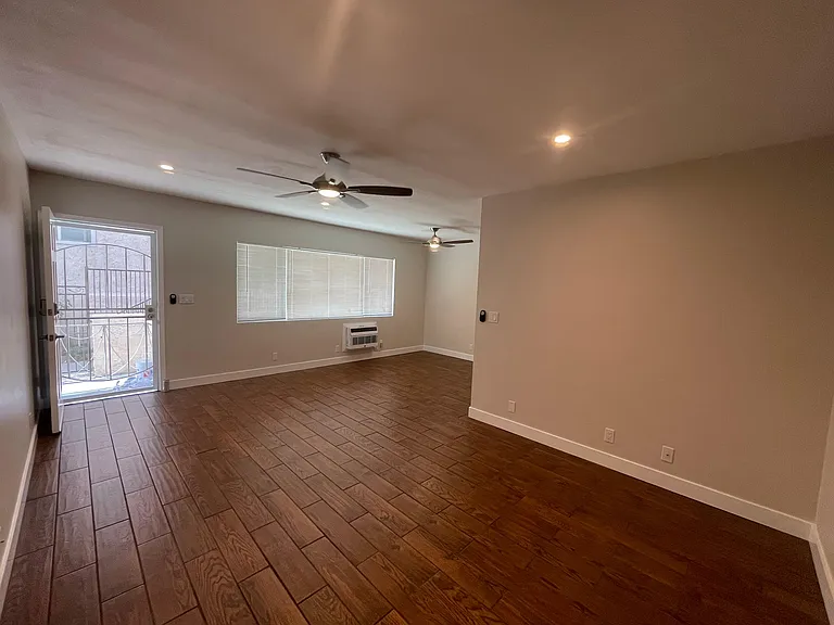 3832 College Ave #2 — Photo 3