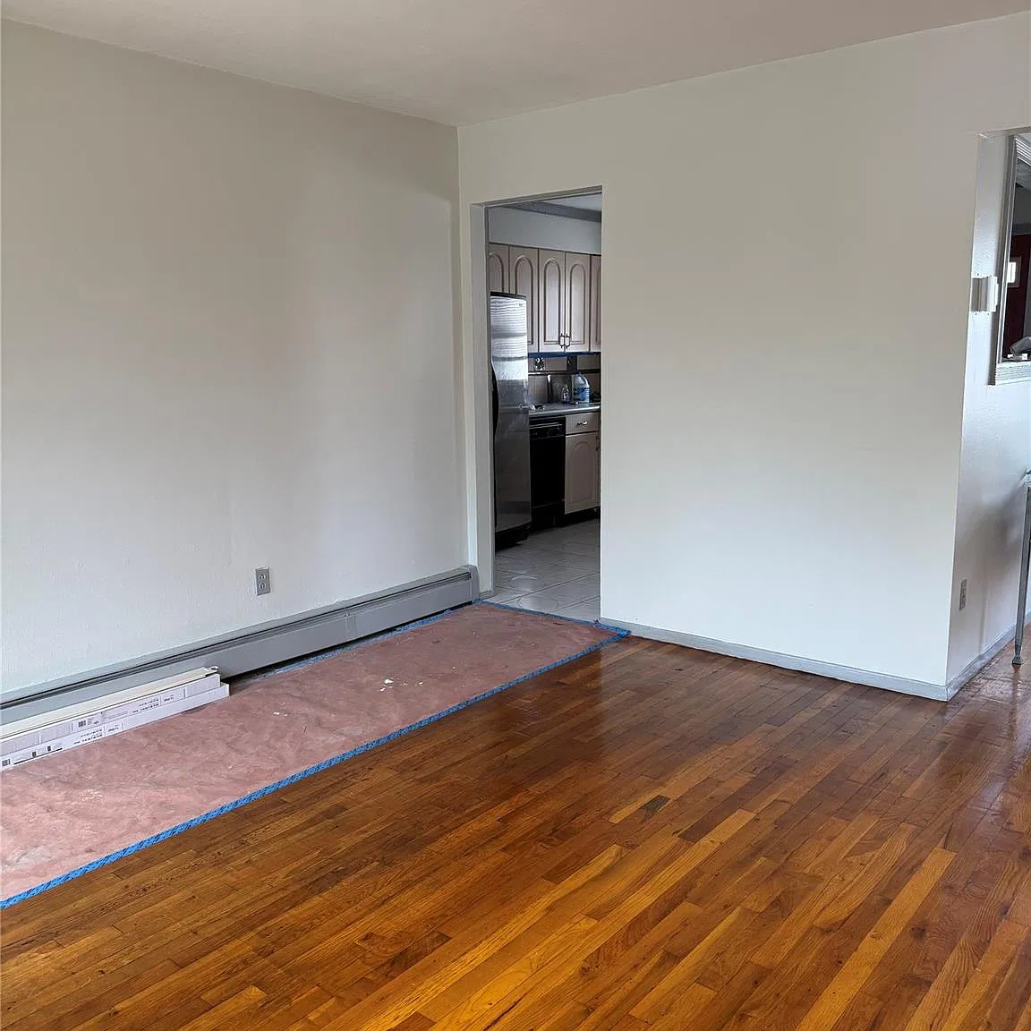 3 bed, 1.0 bath, 2220 sqft, $3,700 — Photo 4