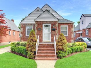 34 Maple Dr W, New Hyde Park, NY 11040
