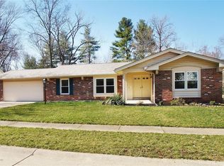 10 White Plains Dr, Chesterfield, MO