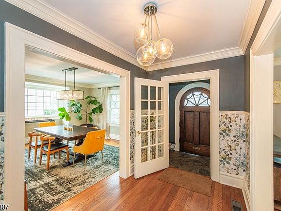 5th image of 264 Forest Ave