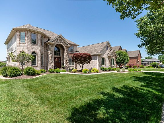 3rd image of 930 Stonebridge Dr